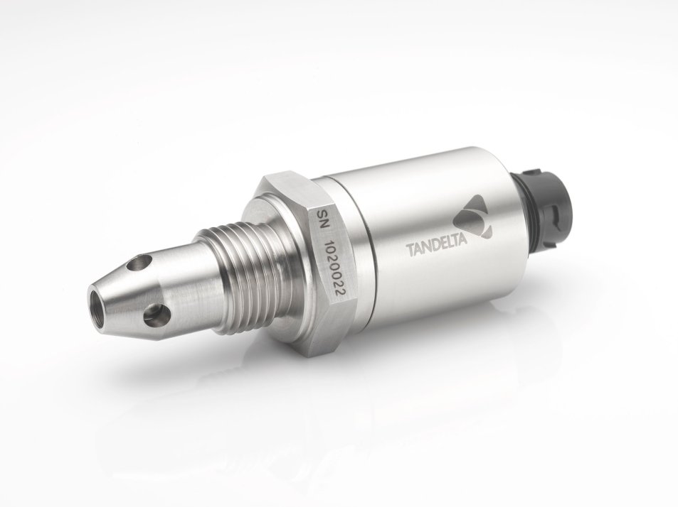 Sensor for installation in the oil flow
